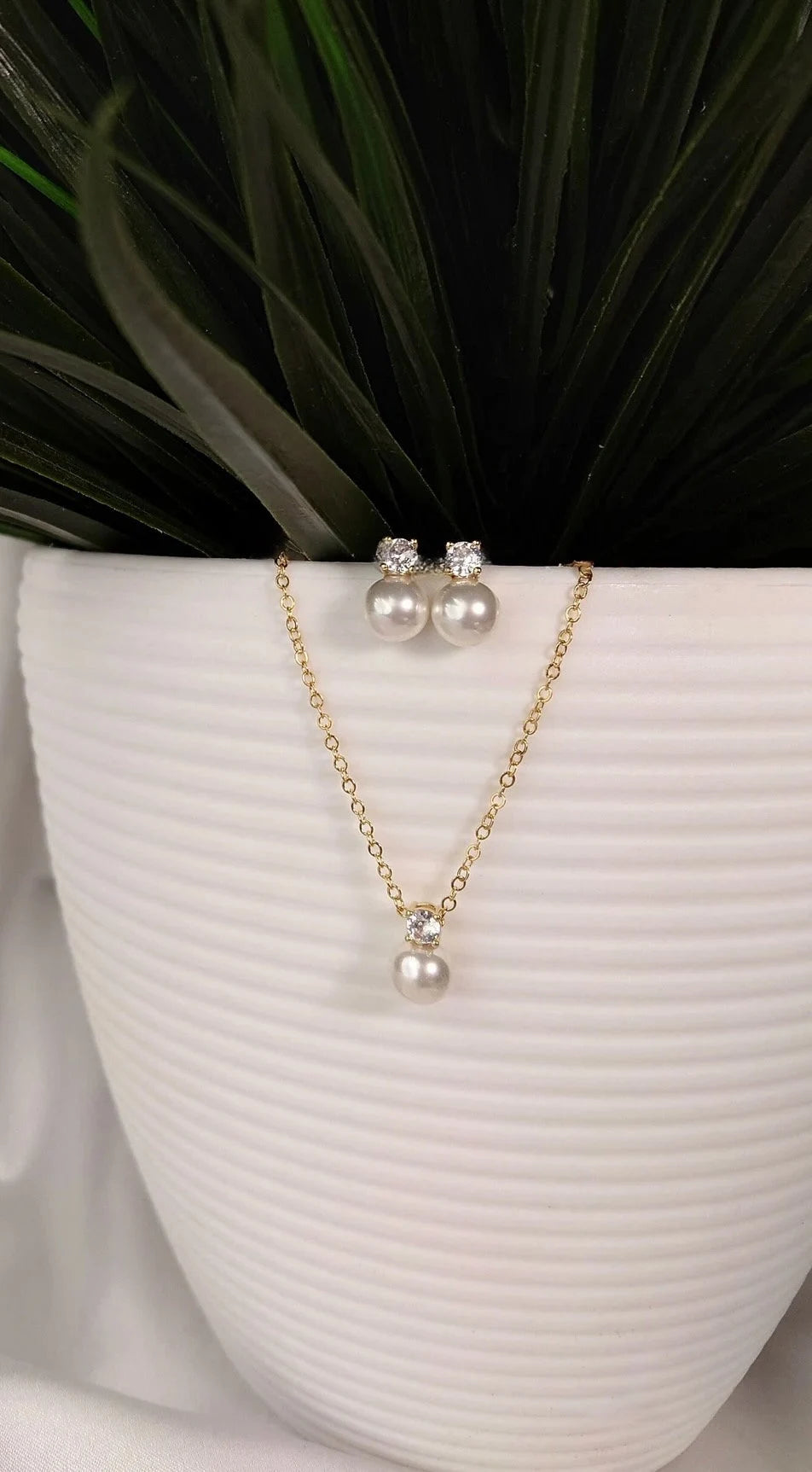 Pearl Necklace Bridal Pearl and Diamond Necklace Bridal Necklace Bridesmaid Necklace Minimalist Wedding Jewelry Gift for Her Bridesmaid Gift