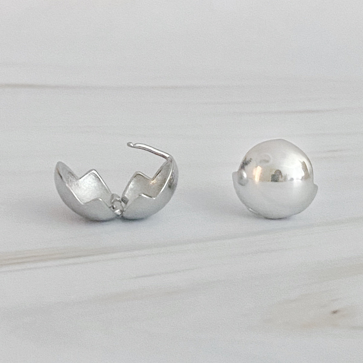 Seamlessly round Stud Hoop Earrings