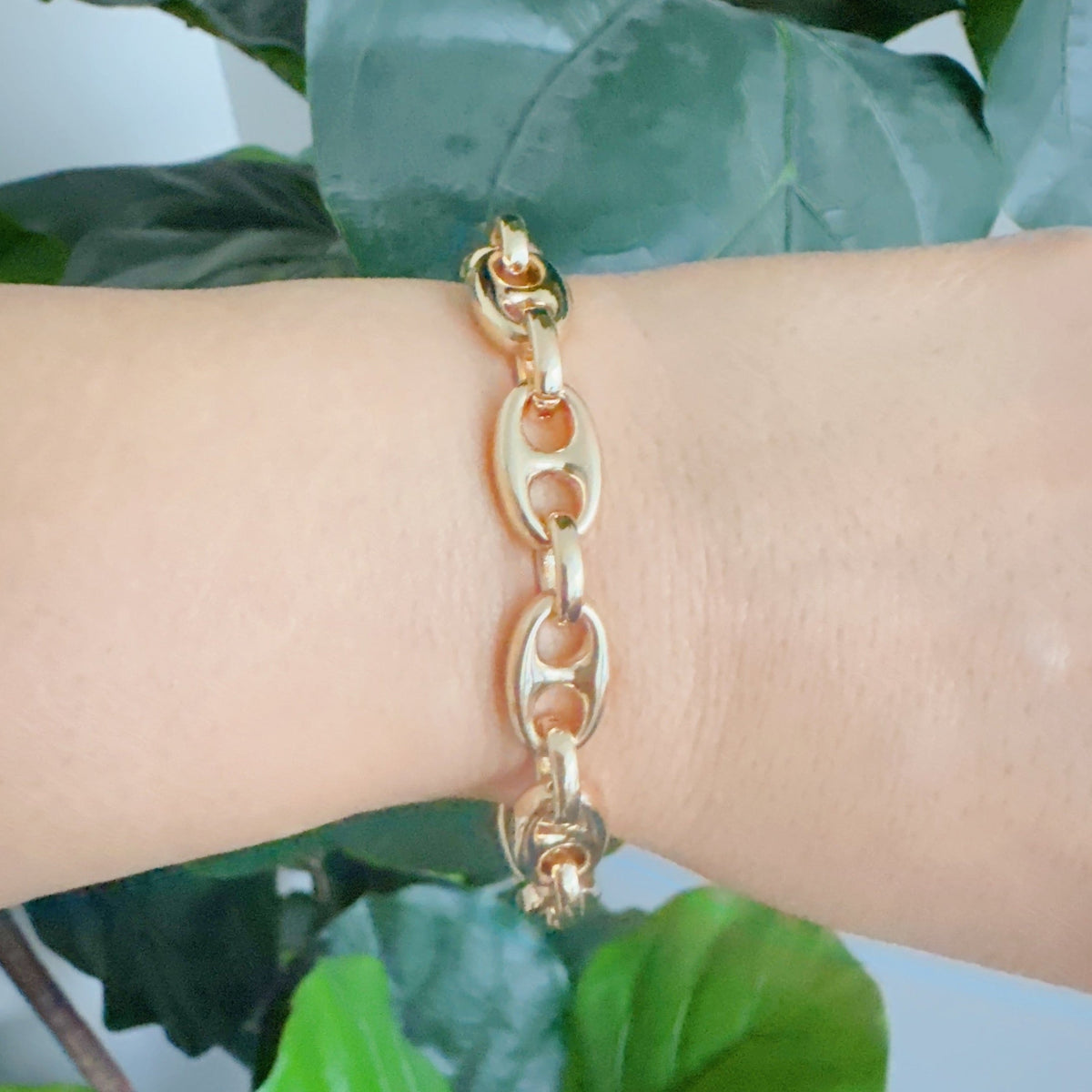 Equestrian Twist Link Bracelet – Horsebit-Inspired Gold Design