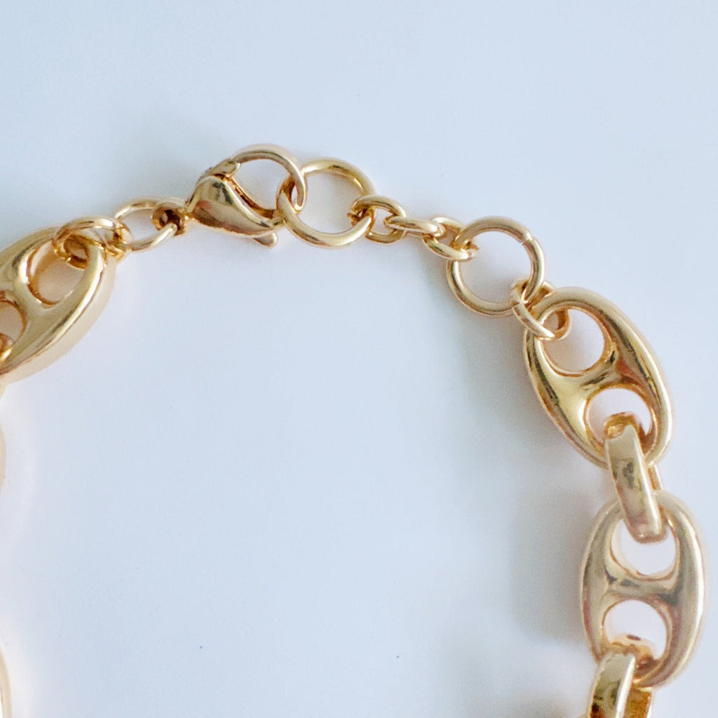 Equestrian Twist Link Bracelet – Horsebit-Inspired Gold Design
