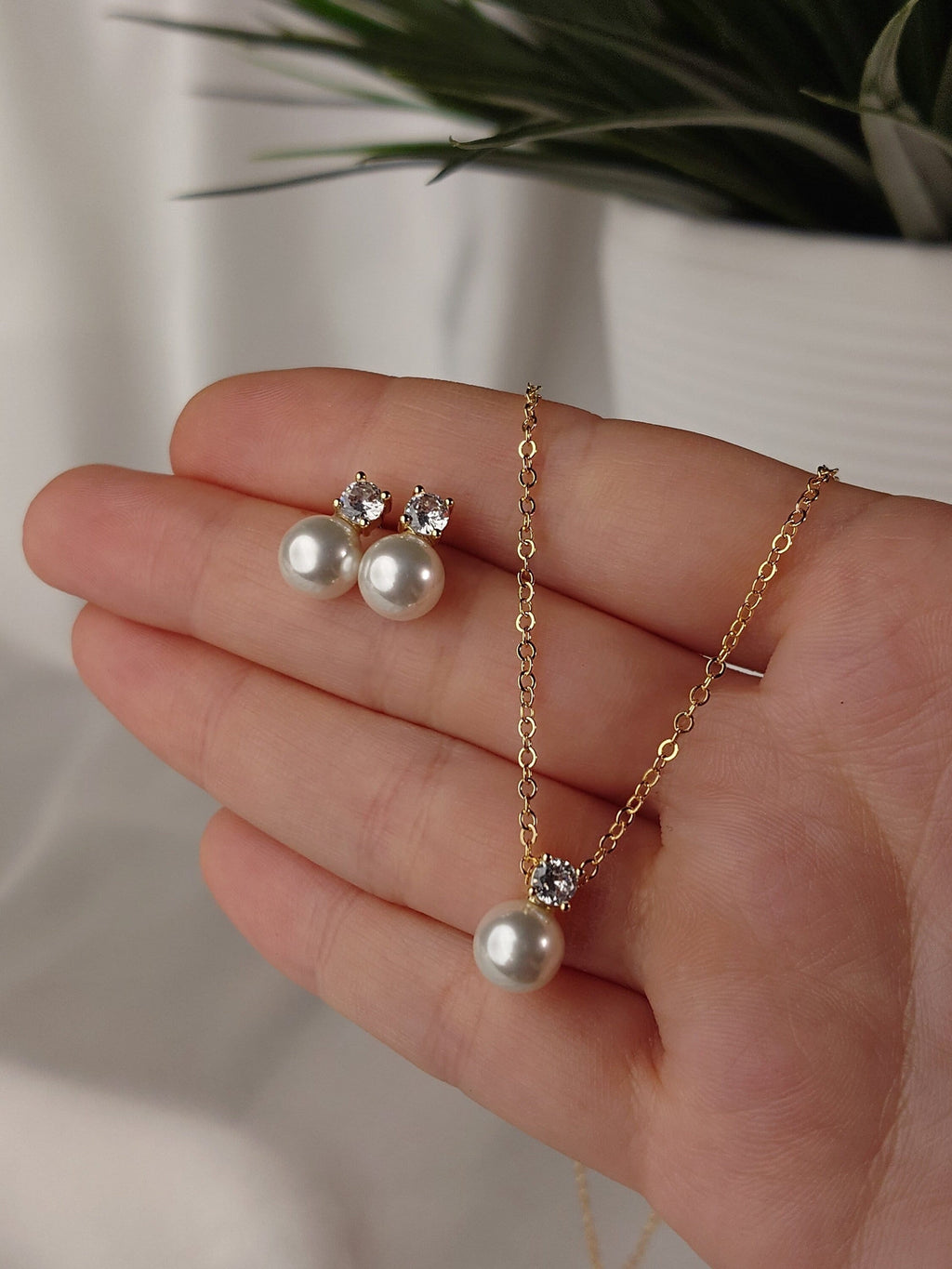 Pearl Necklace Bridal Pearl and Diamond Necklace Bridal Necklace Bridesmaid Necklace Minimalist Wedding Jewelry Gift for Her Bridesmaid Gift